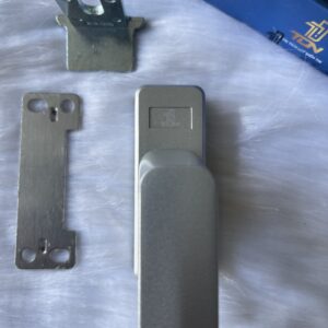 Tay nắm cửa đa điểm 611 (màu bạc)